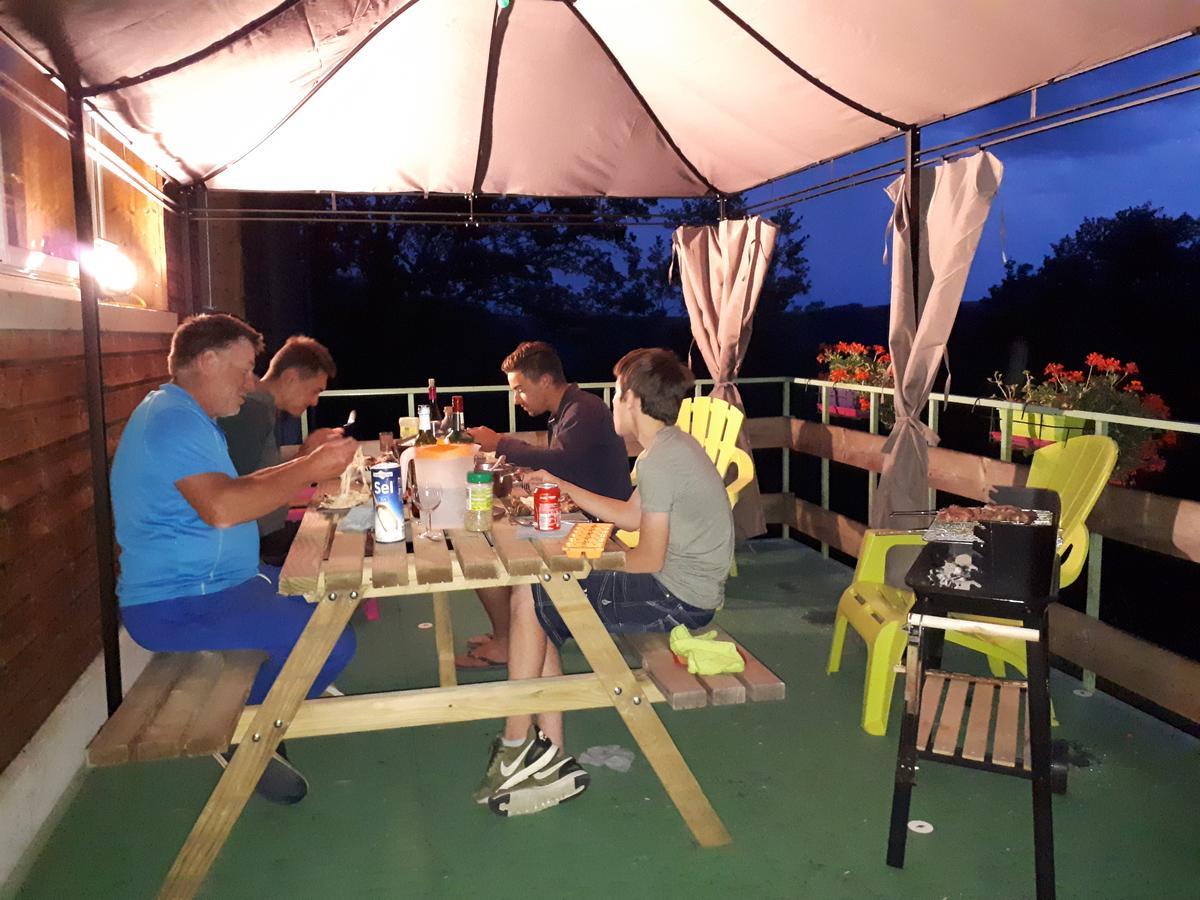 Bed and Breakfast Le Grand Val Lavastrie Exterior foto